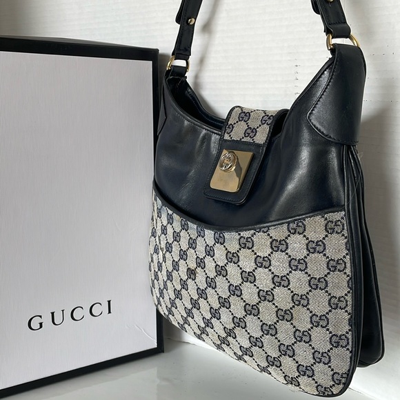 Authentic Gucci Canvas/Leather Shoulder Bag. - Picture 3 of 17